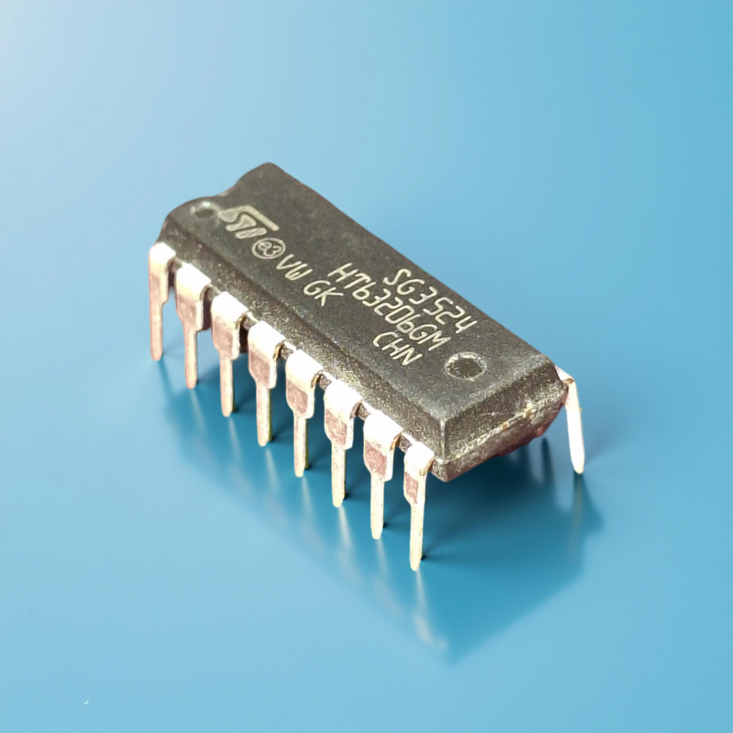 SG3524 PWM voltage mode controller - STMicroelectronics
